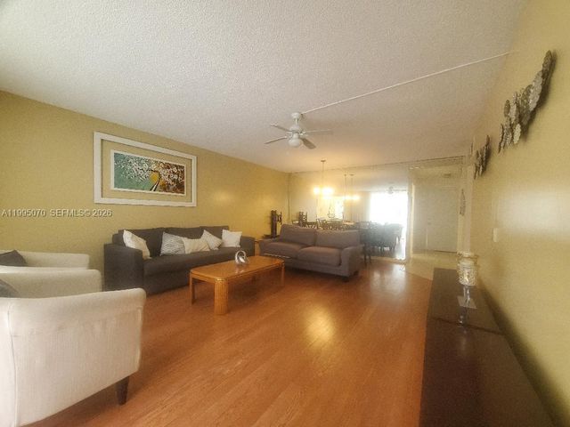 319 NE 14th Ave 207, Hallandale Beach, FL 33009