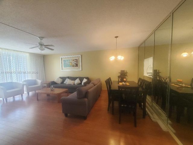 319 NE 14th Ave 207, Hallandale Beach, FL 33009