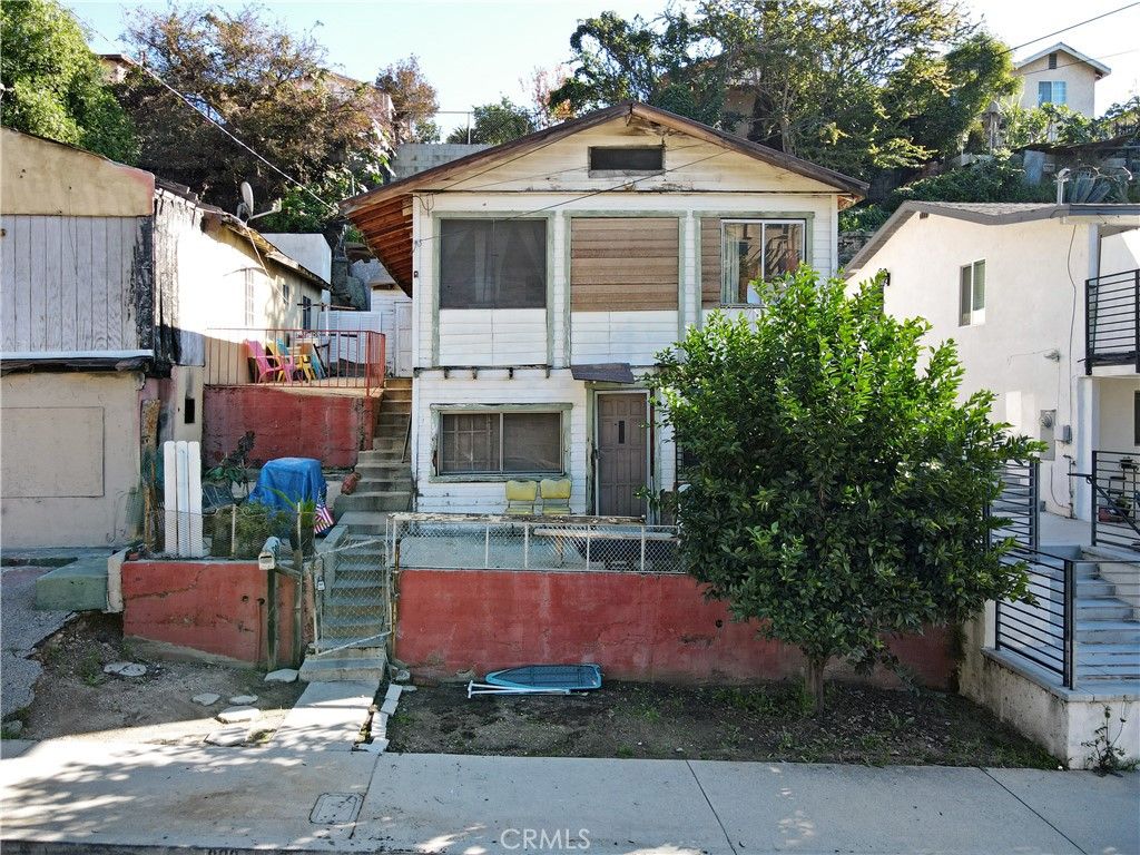 Image 16 of property listing at 808 Record, Los Angeles, CA 90063