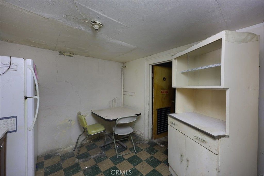 Image 18 of property listing at 808 Record, Los Angeles, CA 90063