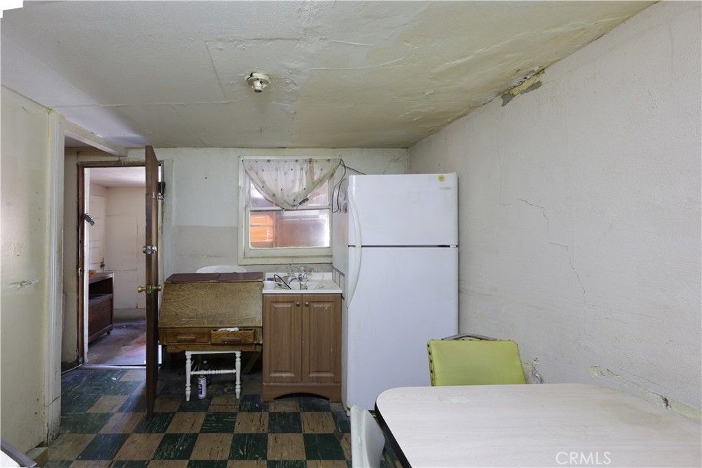 Image 19 of property listing at 808 Record, Los Angeles, CA 90063