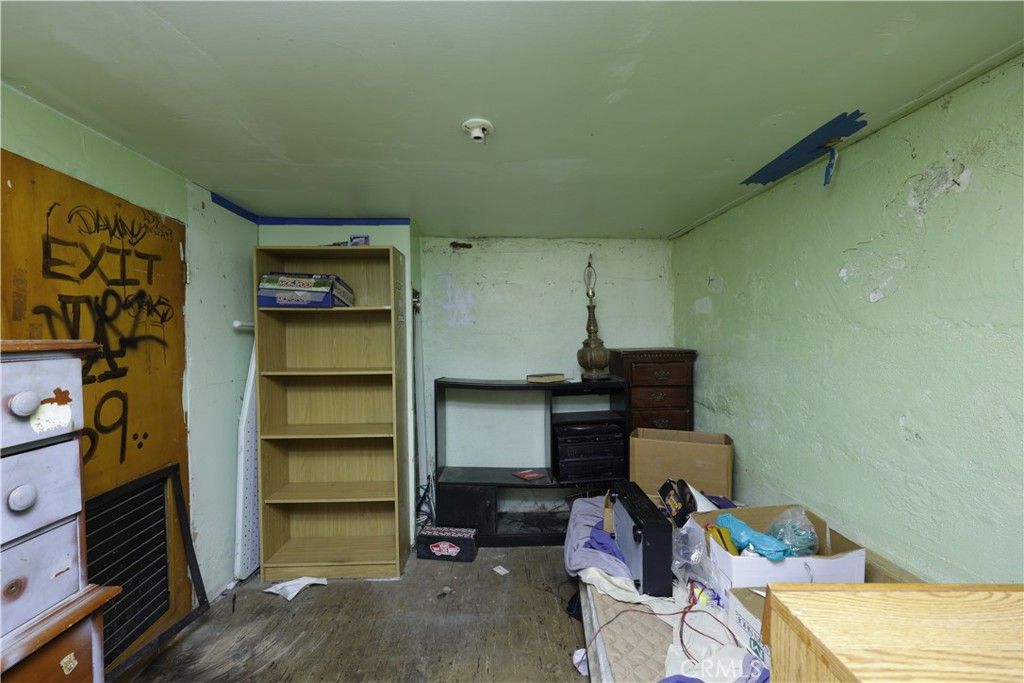 Image 21 of property listing at 808 Record, Los Angeles, CA 90063