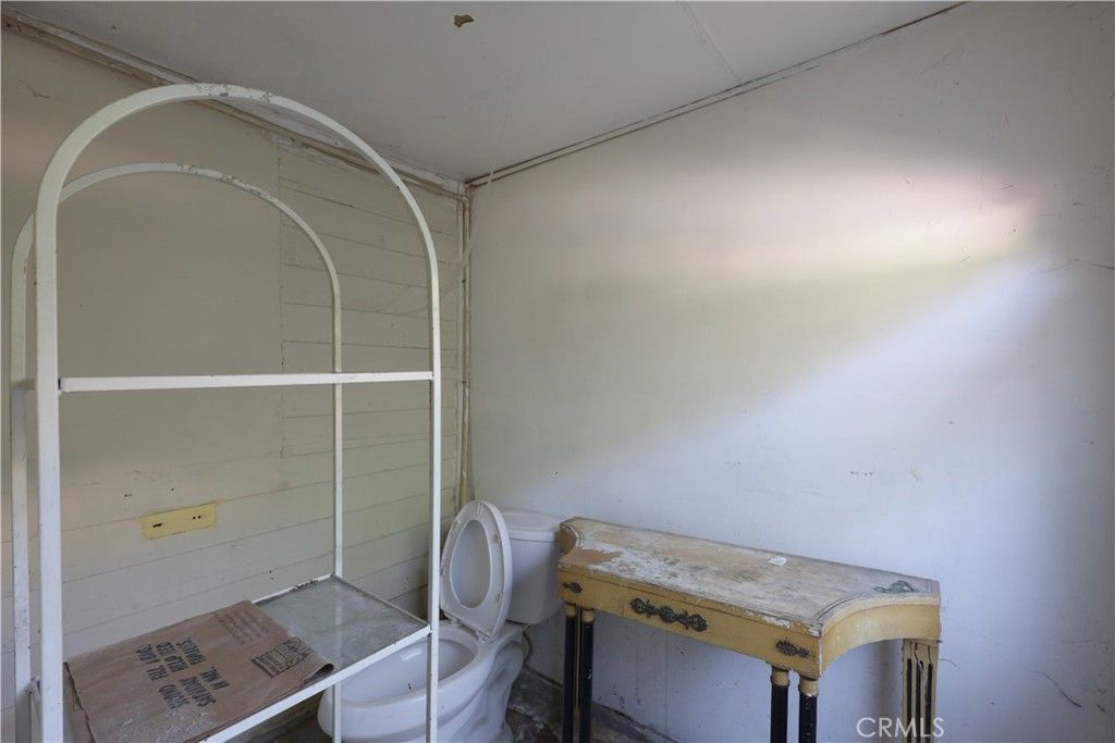 Image 24 of property listing at 808 Record, Los Angeles, CA 90063