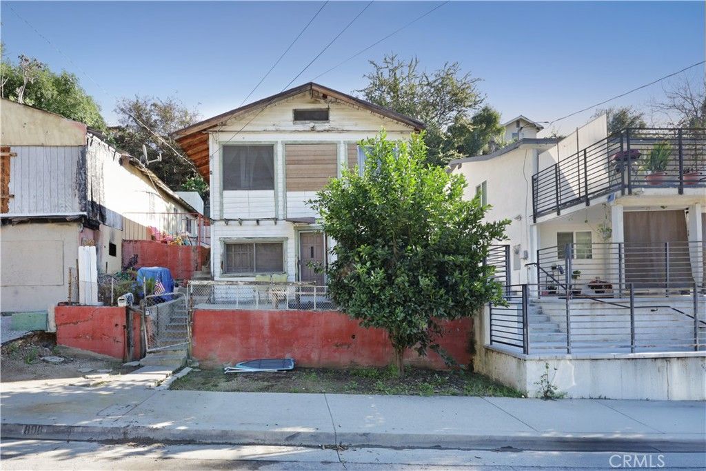 Image 25 of property listing at 808 Record, Los Angeles, CA 90063