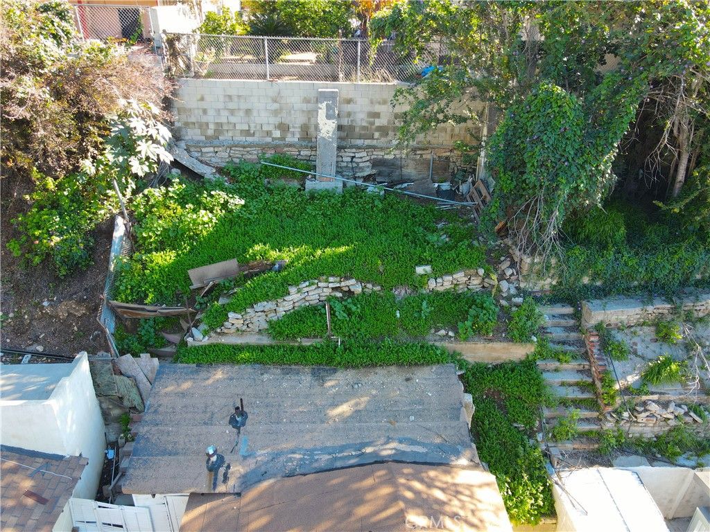 Image 27 of property listing at 808 Record, Los Angeles, CA 90063