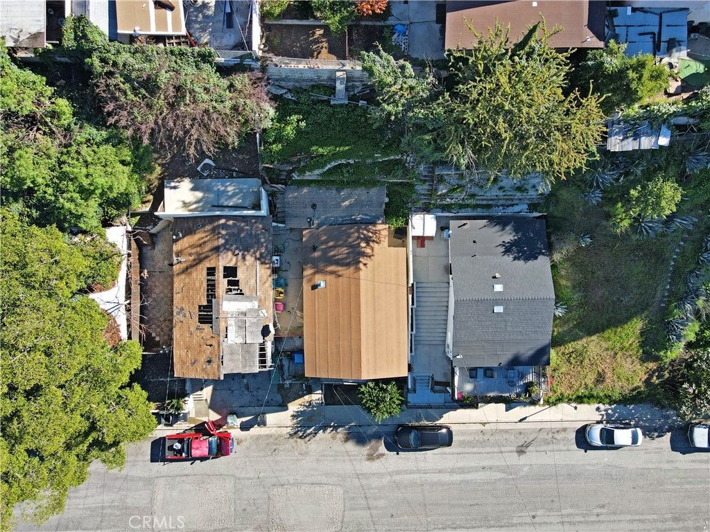 Image 3 of property listing at 808 Record, Los Angeles, CA 90063