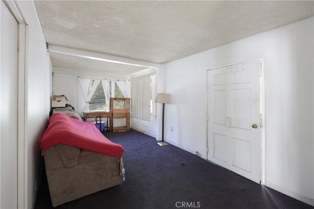 Image 6 of property listing at 808 Record, Los Angeles, CA 90063