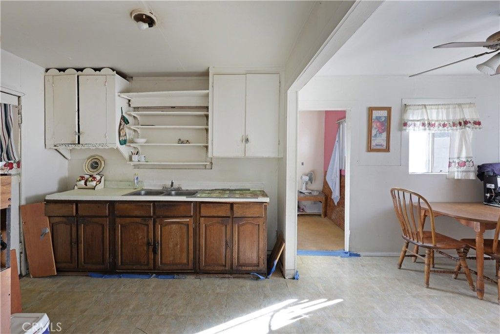 Image 8 of property listing at 808 Record, Los Angeles, CA 90063