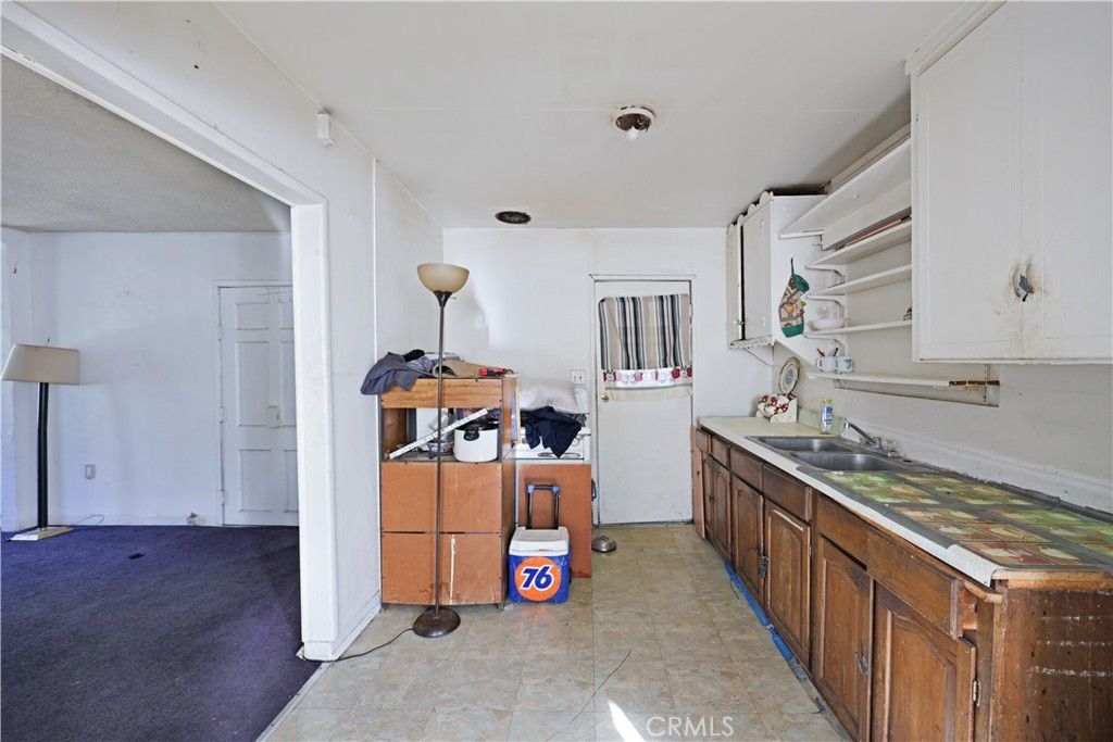 Image 9 of property listing at 808 Record, Los Angeles, CA 90063