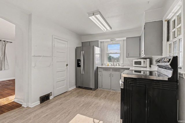 1610 N Byrkit Street, Mishawaka, IN 46545