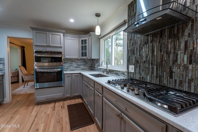 2292 Pinehaven Drive, Niskayuna, NY 12309