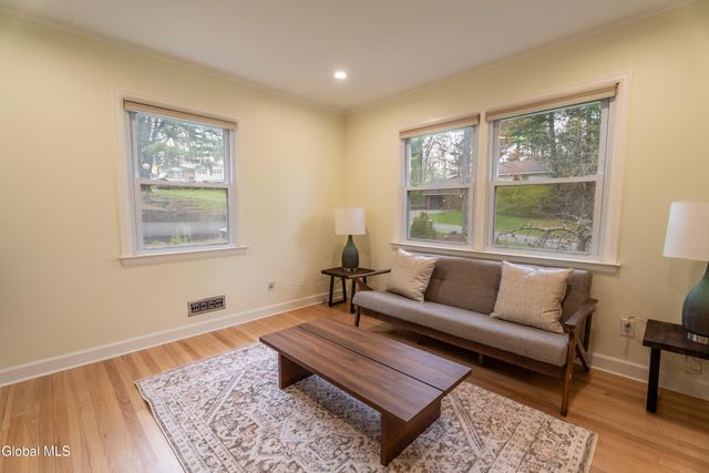2292 Pinehaven Drive, Niskayuna, NY 12309
