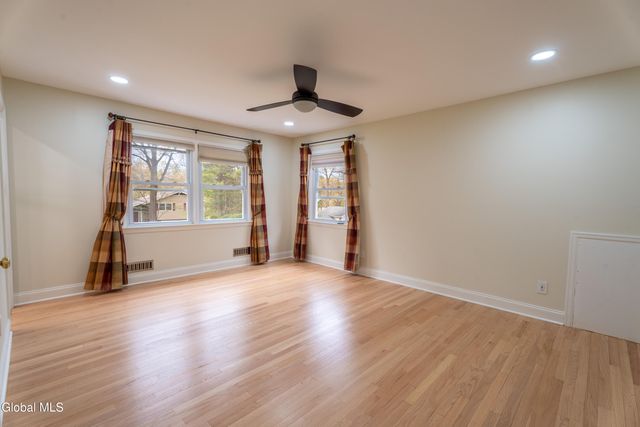 2292 Pinehaven Drive, Niskayuna, NY 12309
