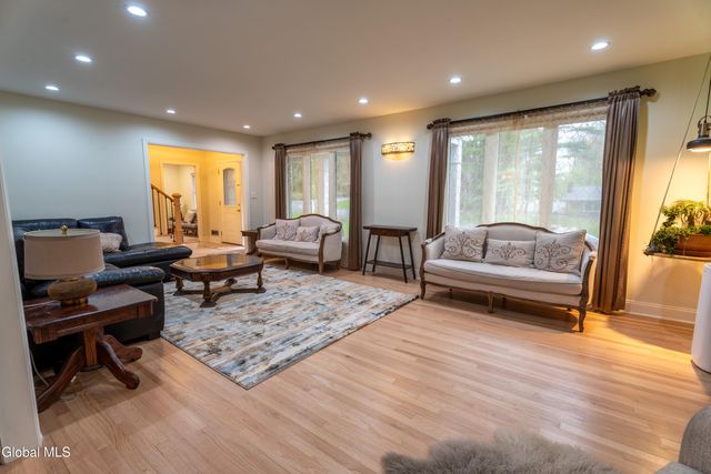 2292 Pinehaven Drive, Niskayuna, NY 12309