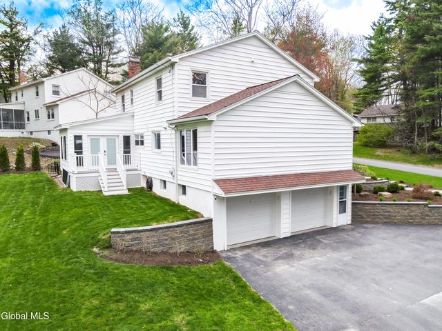 2292 Pinehaven Drive, Niskayuna, NY 12309