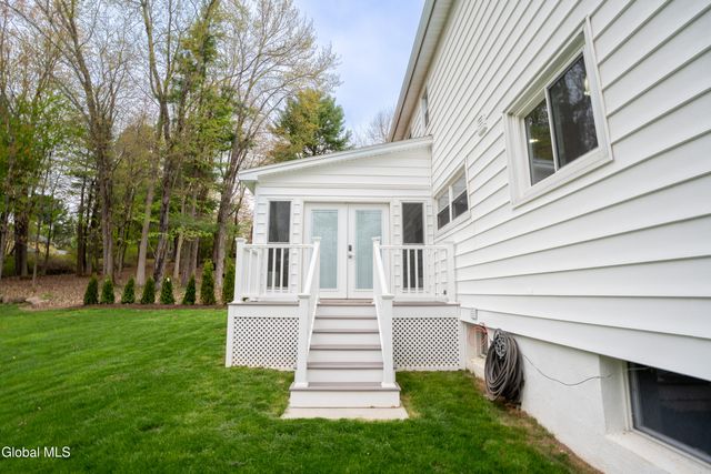 2292 Pinehaven Drive, Niskayuna, NY 12309