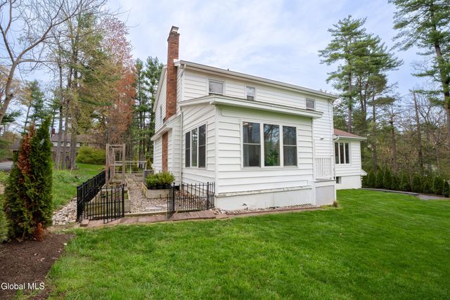 2292 Pinehaven Drive, Niskayuna, NY 12309