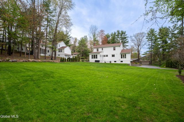 2292 Pinehaven Drive, Niskayuna, NY 12309