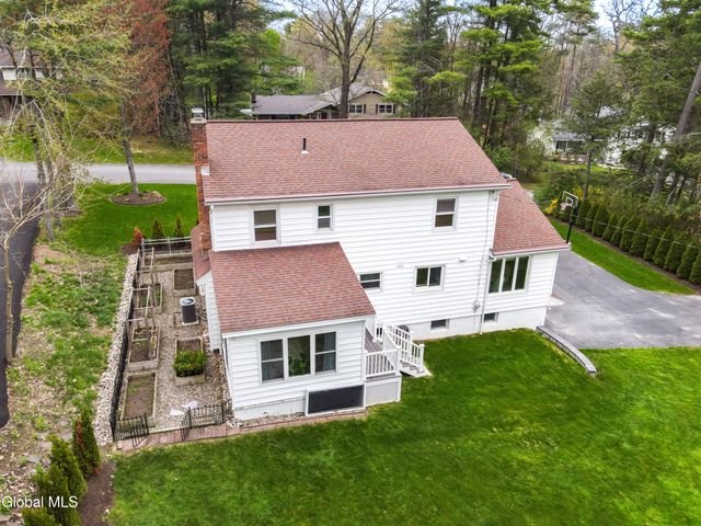 2292 Pinehaven Drive, Niskayuna, NY 12309