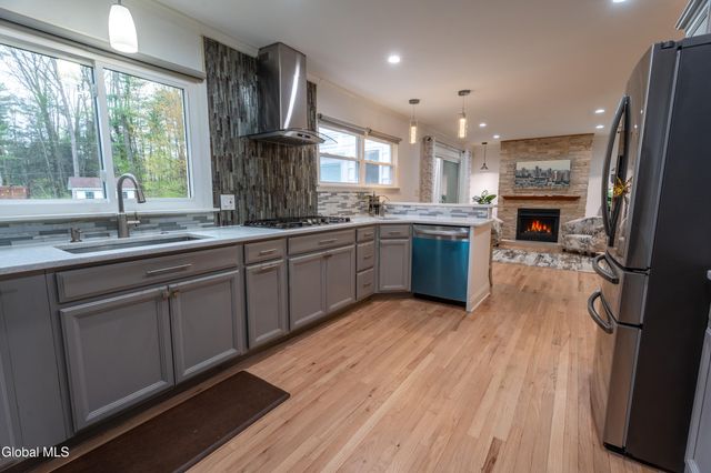 2292 Pinehaven Drive, Niskayuna, NY 12309