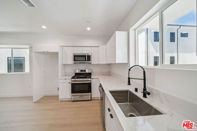 5655 Case Avenue 2, North Hollywood (los Angeles), CA 91601