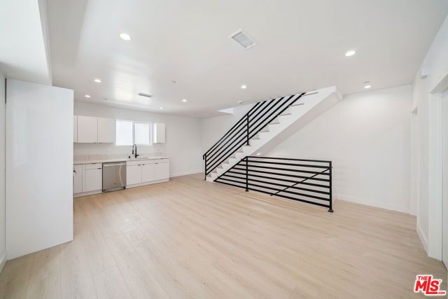 5655 Case Avenue 2, North Hollywood (los Angeles), CA 91601