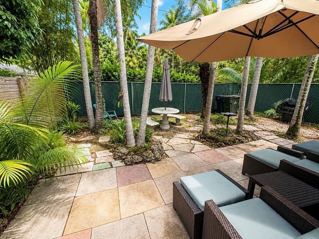 6834 SW 78th Ter, South Miami, FL 33143