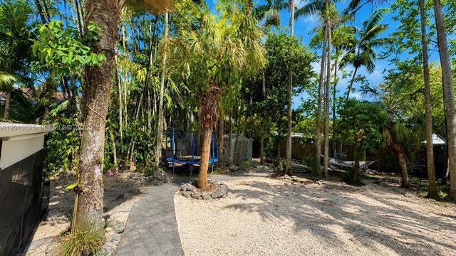 6834 SW 78th Ter, South Miami, FL 33143