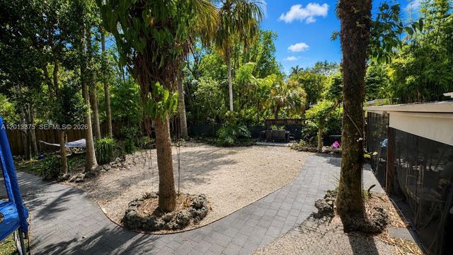 6834 SW 78th Ter, South Miami, FL 33143