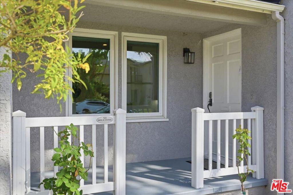 Image 2 of property listing at 10946 Wagner Street, Culver City, CA 90230