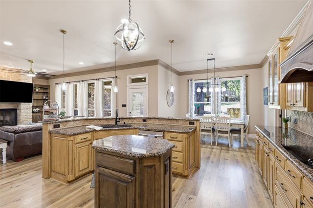 2010 Woodland Hills Lane, Weatherford, TX 76087