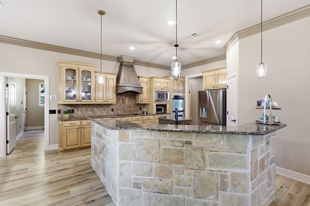 2010 Woodland Hills Lane, Weatherford, TX 76087