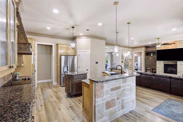 2010 Woodland Hills Lane, Weatherford, TX 76087