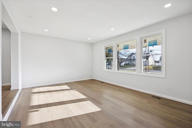 5 S SYRACUSE DR, Cherry Hill, NJ 08034