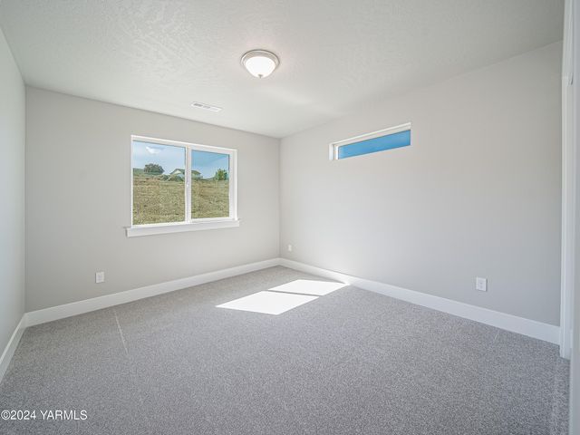 W 1323 Pax Ct, Sunnyside, WA 98944