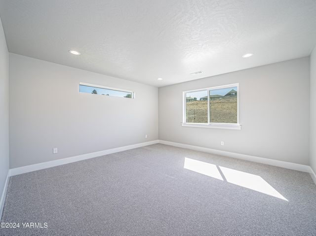 W 1323 Pax Ct, Sunnyside, WA 98944
