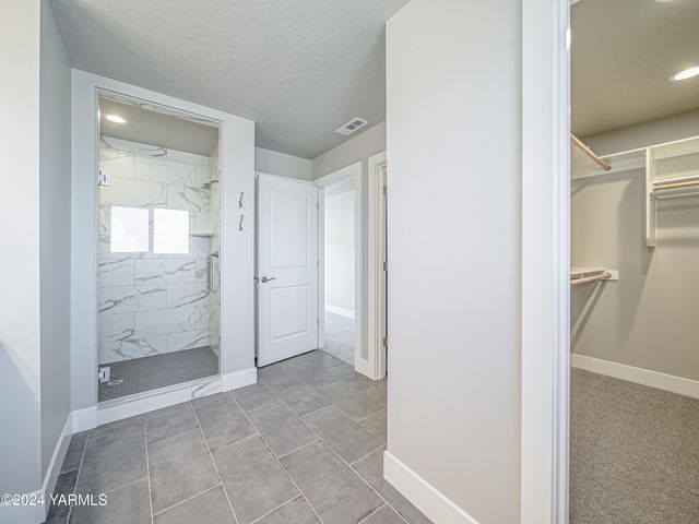 W 1323 Pax Ct, Sunnyside, WA 98944