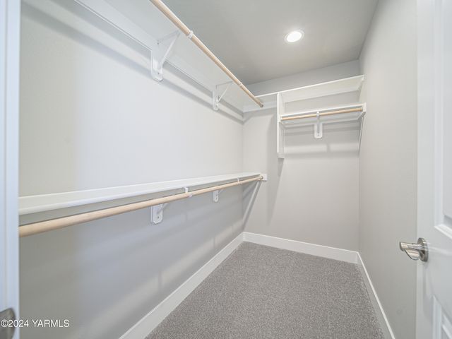 W 1323 Pax Ct, Sunnyside, WA 98944