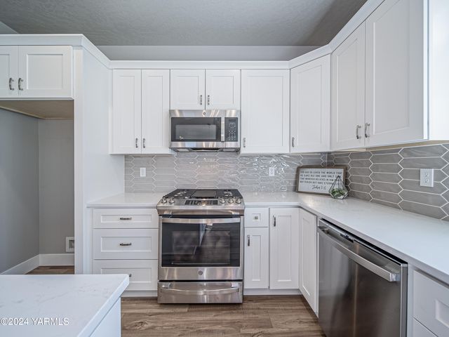 W 1323 Pax Ct, Sunnyside, WA 98944
