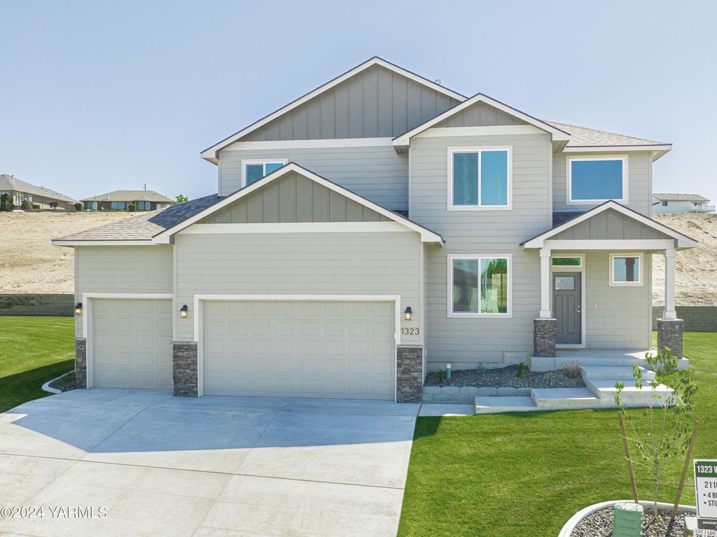W 1323 Pax Ct, Sunnyside, WA 98944