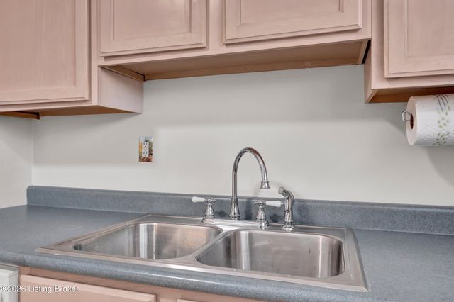 2633 Gardiner Ln, Louisville, KY 40205