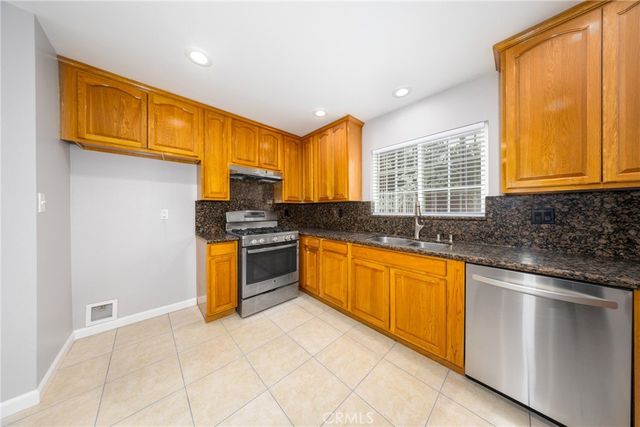 642 N 6th, Upland, CA 91786