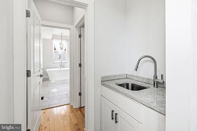 1940 S 6TH ST, Philadelphia, PA 19148