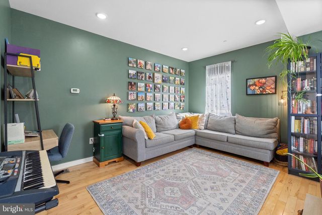 1940 S 6TH ST, Philadelphia, PA 19148