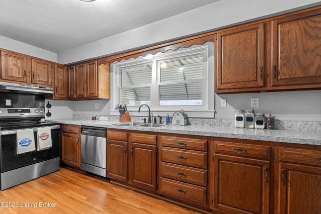 2110 Palatka Rd, Louisville, KY 40214