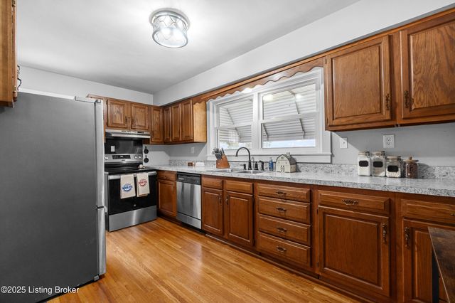 2110 Palatka Rd, Louisville, KY 40214