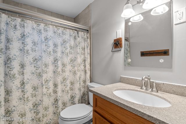 2110 Palatka Rd, Louisville, KY 40214