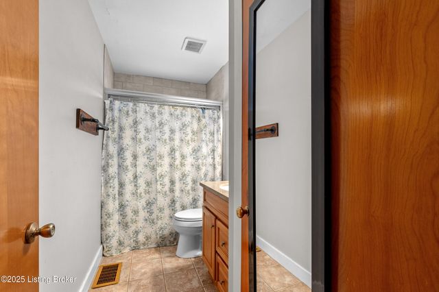 2110 Palatka Rd, Louisville, KY 40214