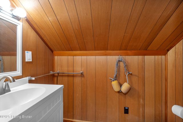 2110 Palatka Rd, Louisville, KY 40214