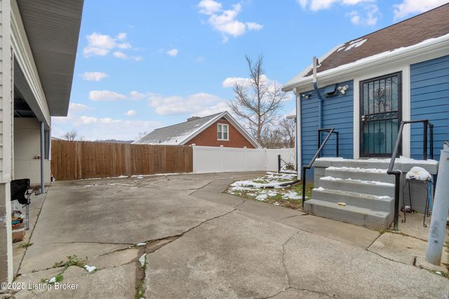 2110 Palatka Rd, Louisville, KY 40214